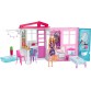 Barbie-nukkekoti nukeineen ja huonekaluineen